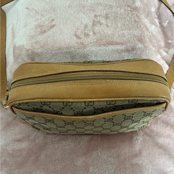 Authentic Gucci Tan and Brown Vintage Crossbody Bag - Rare - Picture 5 of 16